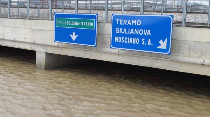 Il sottopassaggio di Montorio durante l'alluvione