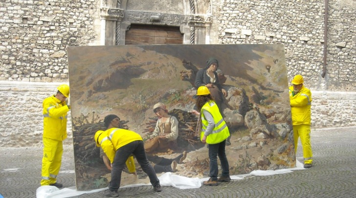 Il recupero della tela dal palazzo della Prefettura dell'Aquila