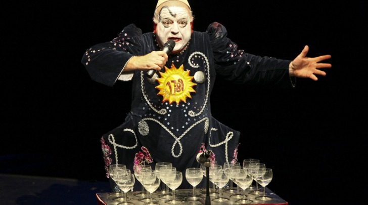 Leo Bassi sul palco