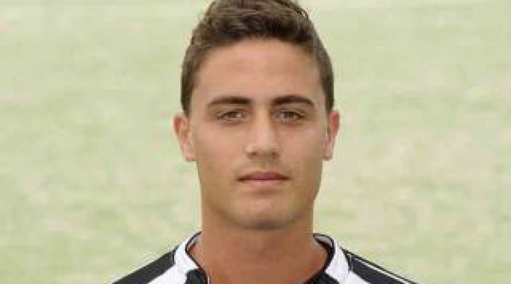 Lorenzo Petroni con la maglia dell'Ascoli