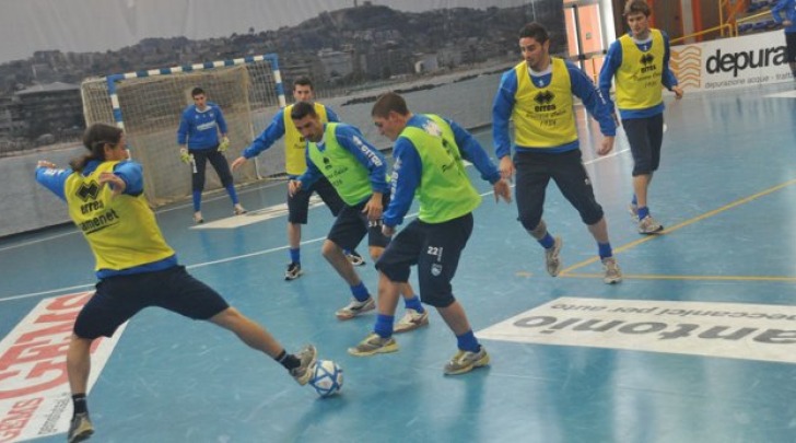 I giocatori del Pescara, durante la partitella