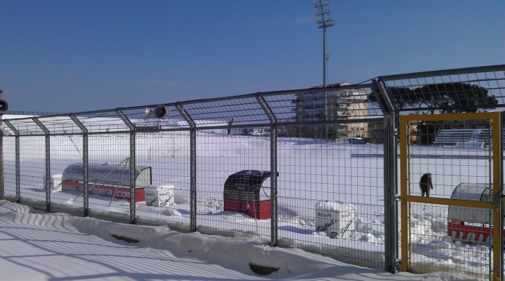 La neve all'interno del "Biondi" che ha impedito di giocare nei giorni scorsi