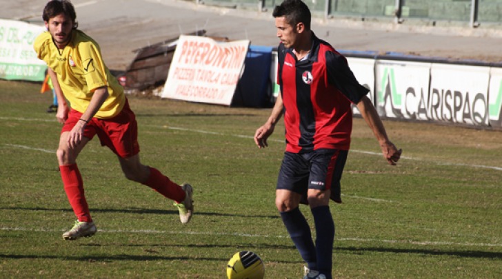 L'attaccante rossoblù Roberto Colussi, suo il gol del raddoppio