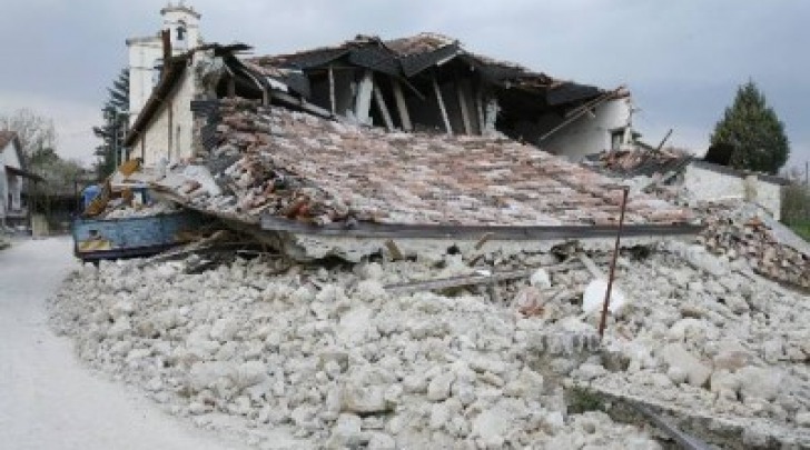 La chiesa di San Michele a Villa Sant'Angelo all'indomani del terremoto