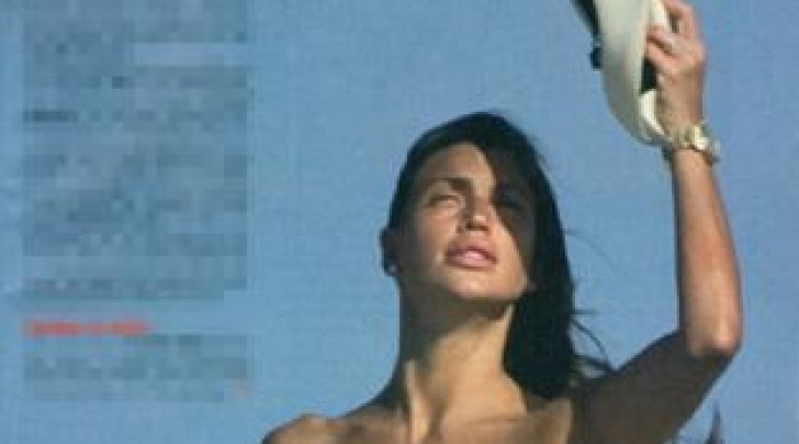 Claudia Galanti in topless