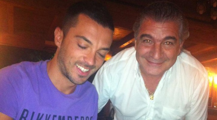 Vitone firma il contratto accanto al Presidente Bellia