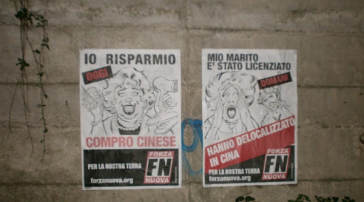 Uno dei manifesti apparsi sulla costa