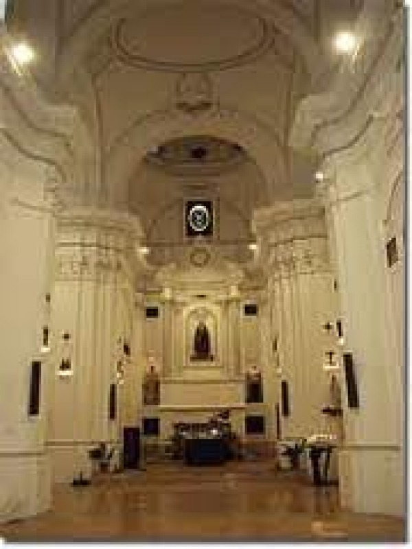 Incendio doloso nella chiesa di Santa Chiara a Lanciano ...