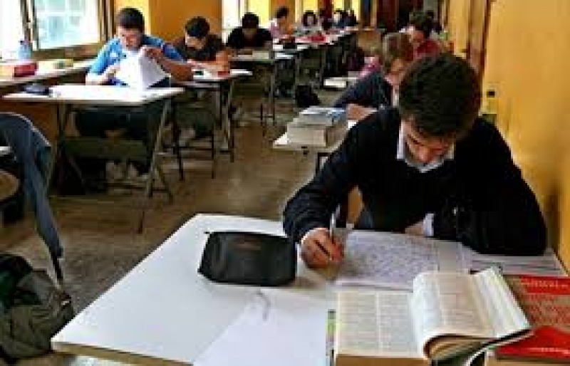 Esami Di Maturit Greco Al Classico Matematica Allo Scientifico 
