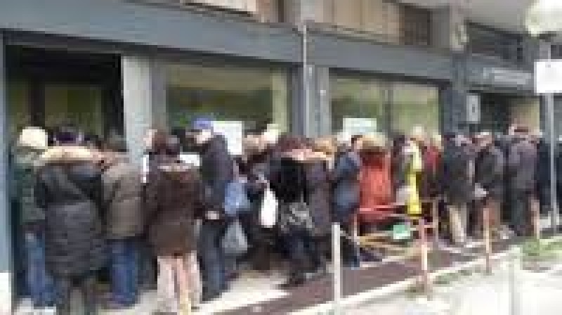 tares-cento-mail-al-giorno-a-comune-pescara-proseguono-le-file