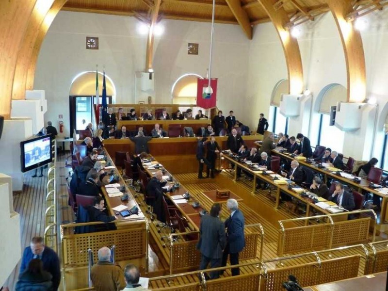 Regione La Legislatura Si Chiude Col Botto E La Buona Uscita Di 40mila
