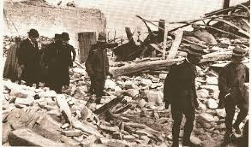 Messina Terremoto Città SCOLLATA cartolina ZB9681