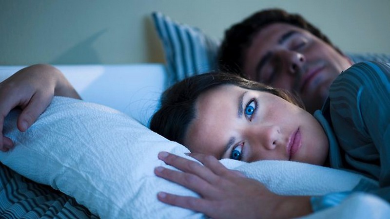 Insonnia Estiva? Ecco il Modo per Addormentarsi più Velocemente - VIDEO