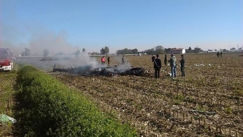 Veivolo Sperimentale Militare Esplode In Volo Due Morti Carbonizzati 