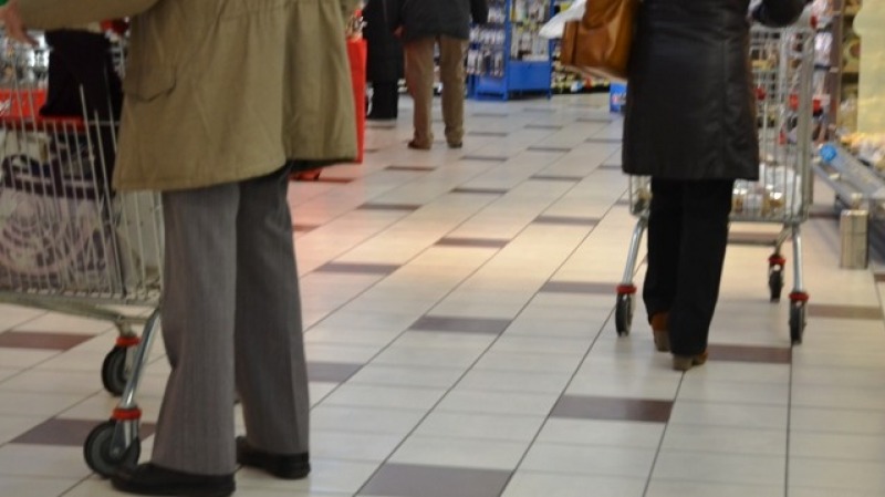 Rubano In Esercizi Commerciali A L Aquila Arrestate 3 Romene Ed Un 