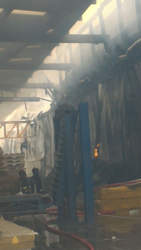 Incendio alla Italpannelli di Ancorano, donato il rogo ora ...