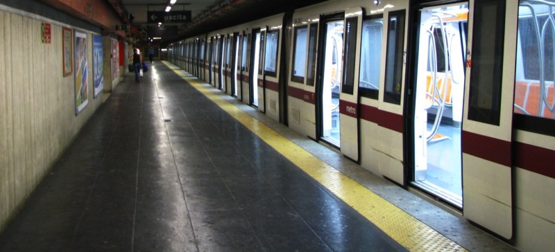  Roma Muore Investito Dalla Metro A Sui Binari Della Stazione 