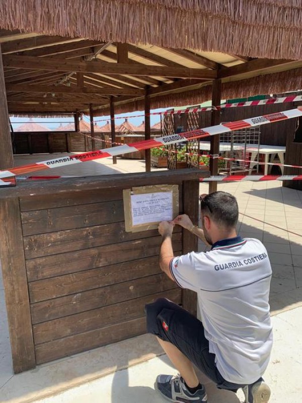 Sequestrato dalla Guardia Costiera stabilimento balneare abusivo ...