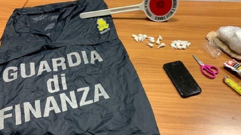 Blitz della Finanza: Arrestato Spacciatore con 57 Grammi di Cocaina a Sulmona