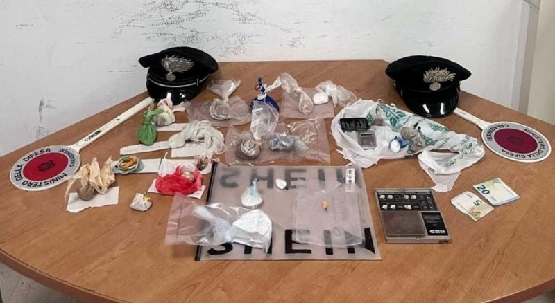 maxi sequestro di droga arrestato un 46enne con eroina cocaina e crack da Abruzzo24ore.tv maxi sequestro di droga arrestato un 46enne con eroina cocaina e crack