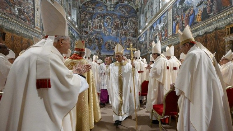 papa leone xiv indossa la casula di collemaggio nella sua prima messa da Abruzzo24ore.tv papa leone xiv indossa la casula di collemaggio nella sua prima messa