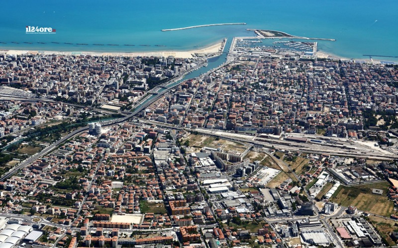 emergenza ambientale vietata la balneazione per sversamento fognario