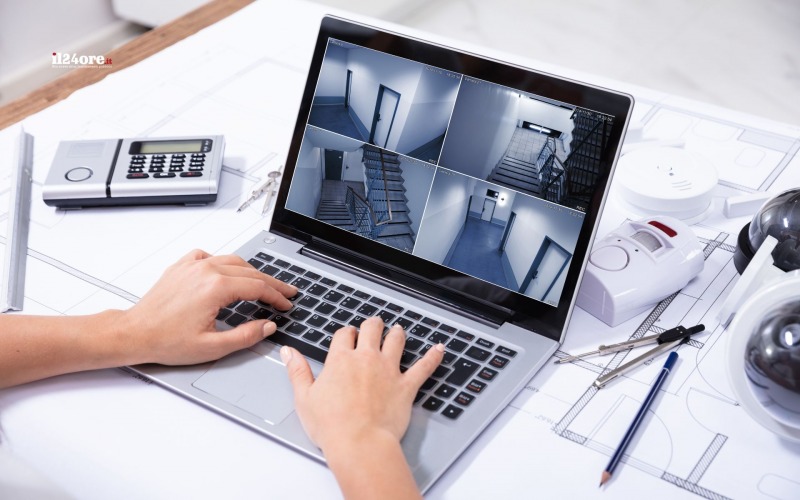 Hackeravano telecamere di casa: intimità in vendita online, migliaia spiati Hackeravano telecamere di casa: intimità in vendita online, migliaia spiati