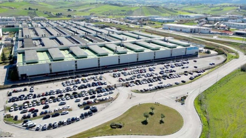 crollo storico nel mercato auto italiano stellantis registra un calo drammatico del 33 a giugno
