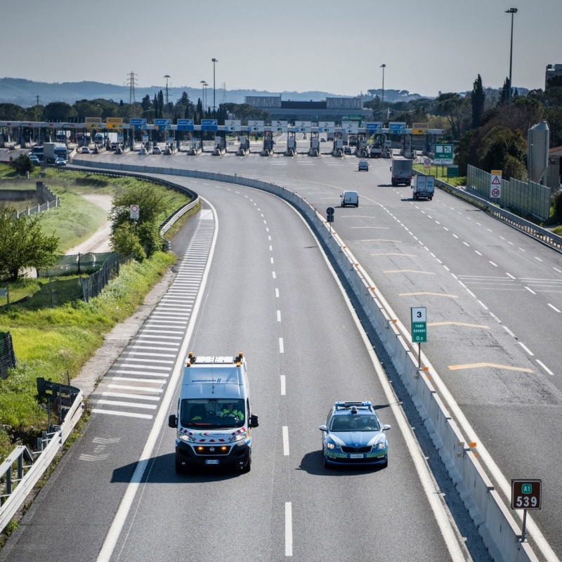 Scoppia la polemica: Aumenti pedaggi autostradali in arrivo l’1° agosto, Governo sotto accusa Scoppia la polemica: Aumenti pedaggi autostradali in arrivo l’1° agosto, Governo sotto accusa