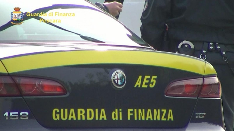 operazione shock da 14mln gdf smaschera bad company nel confezionamento d8217olio beni sequestrati