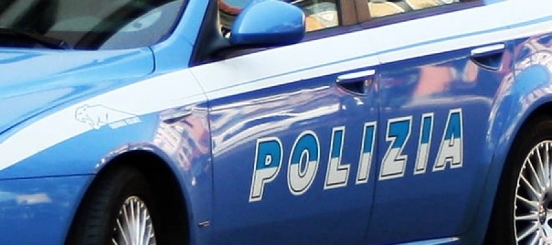 Furto in spiaggia: giovane 28enne arrestato mentre fuggiva con borsa rubata Furto in spiaggia: giovane 28enne arrestato mentre fuggiva con borsa rubata