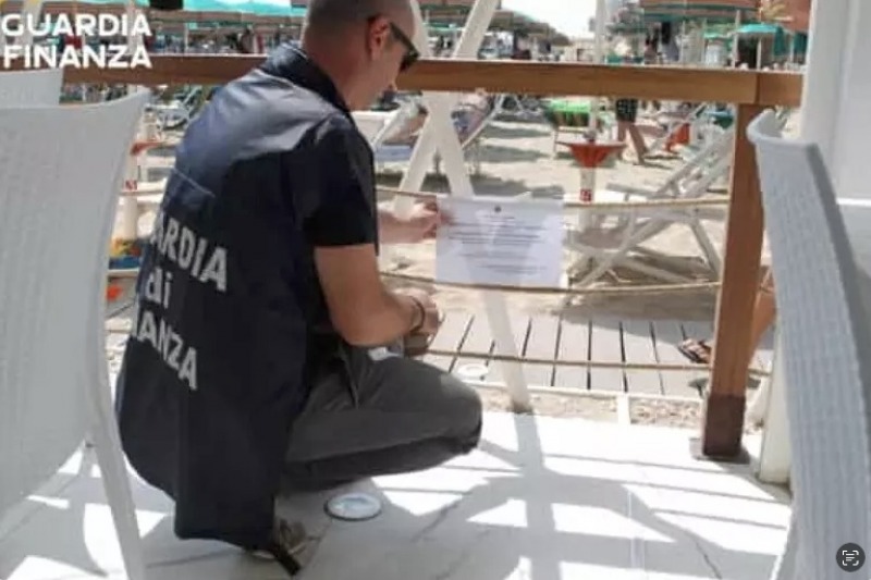 sequestrato stabilimento balneare cinque indagati per furto patrimoniale fraudolento