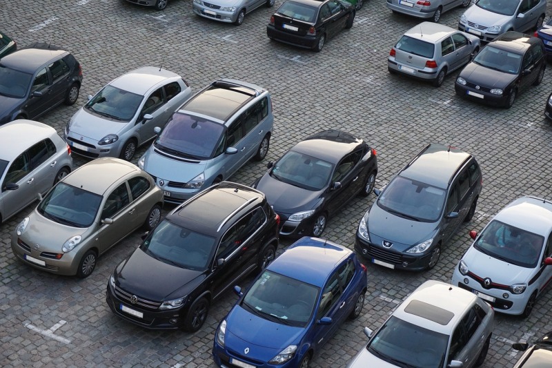 A Pescara arrivano le strisce blu smart: parcheggi pagabili con Telepass