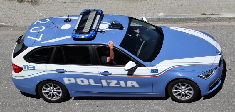 orrore ad avezzano 19enne accoltella la madre dopo anni di violenze