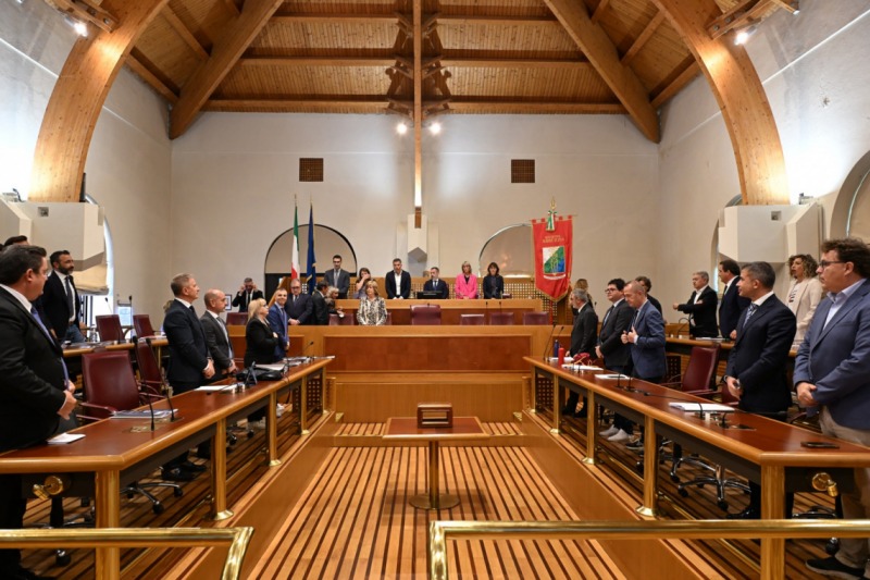 scontro in consiglio regionale approvate solo le mozioni di centrodestra e azione sulla pace