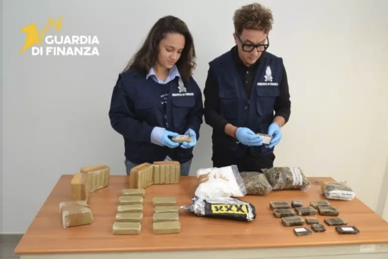 Spaccio pilotato dal carcere: blitz a Pescara, tre misure cautelari