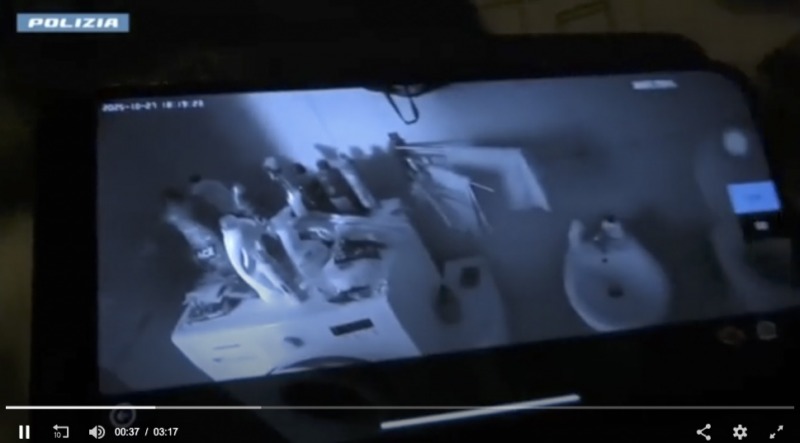 scoperta shock proprietario spiava gli inquilini con micro telecamere in ogni bagno video da Abruzzo24ore.tv scoperta shock proprietario spiava gli inquilini con micro telecamere in ogni bagno video
