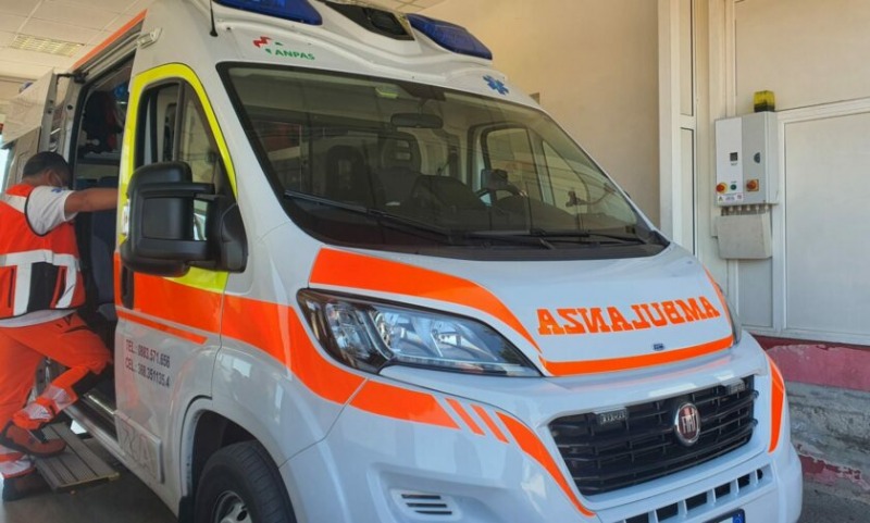 Schianto sulla SS17 bis: due giovani gravissimi, strada sotto accusa