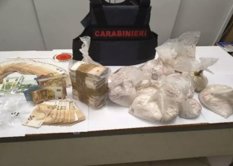 nove chili di eroina e contanti nascosti scatta l8217arresto dopo mesi d8217indagini