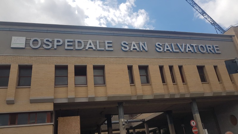 tragedia sfiorata all8217aquila donna precipita dal balcone operata e ricoverata in rianimazione