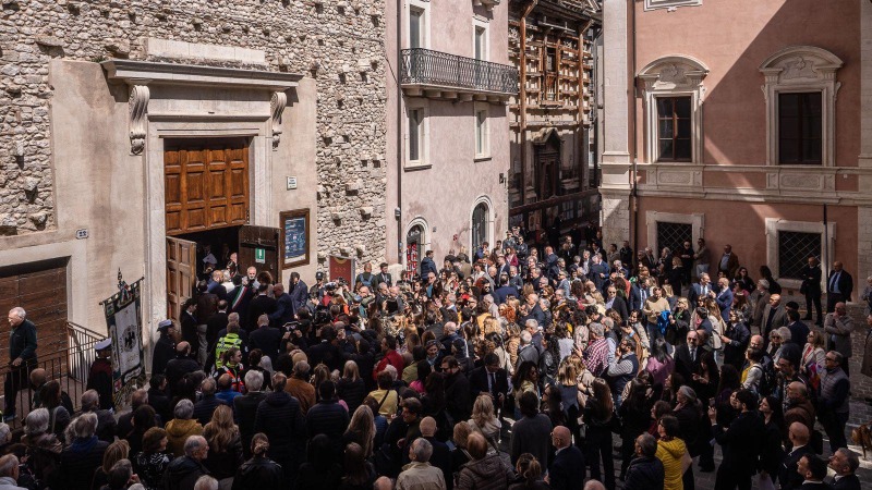 riapre il teatro simbolo del sisma emozione e meraviglia a l8217aquila oggi