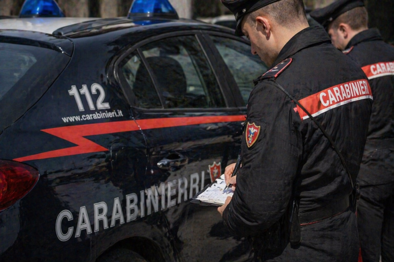 travolge un 12enne e scappa tra la folla arresto lampo in centro