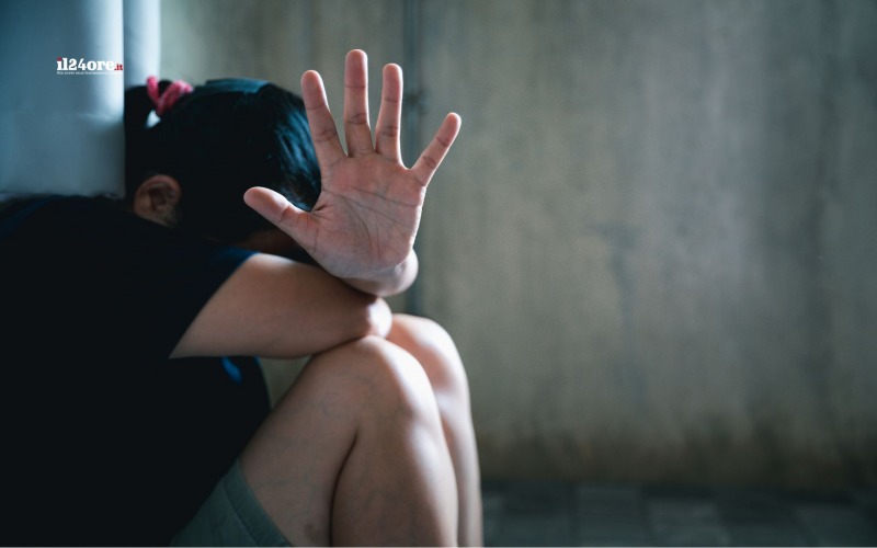 spogliano le compagne di classe con l ia indagati due 14enni