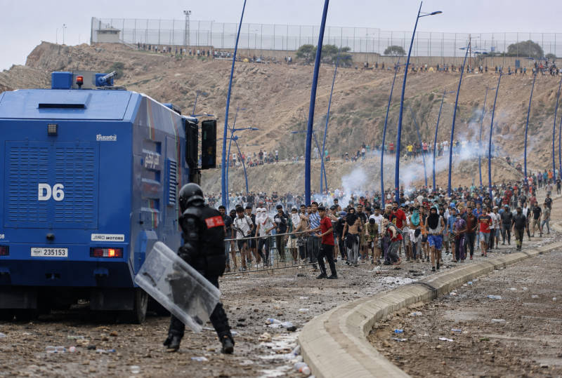 ceuta nel caos cresce il dramma dei migranti scontro durissimo tra spagna e italia da Abruzzo24ore.tv ceuta nel caos cresce il dramma dei migranti scontro durissimo tra spagna e italia