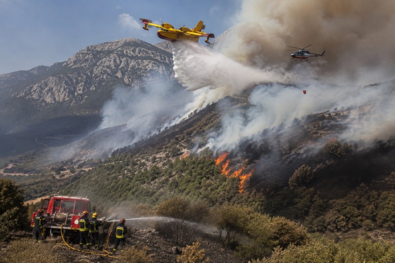 Incendio sul Morrone, fiamme verso Popoli: l’Esercito apre sentieri contro il rogo Incendio sul Morrone, fiamme verso Popoli: l’Esercito apre sentieri contro il rogo