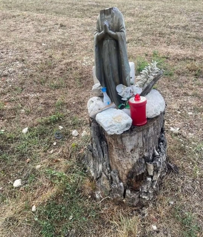 coppito madonna decapitata nella notte il gesto che indigna tutta l8217aquila da Abruzzo24ore.tv coppito madonna decapitata nella notte il gesto che indigna tutta l8217aquila