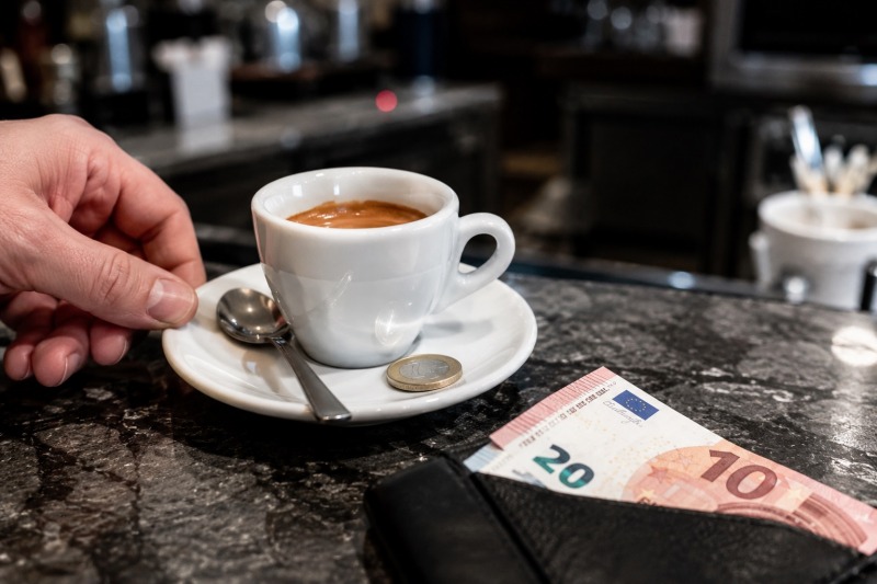 caff232 sempre pi249 caro la tazzina vola ecco dove costa di pi249 da Abruzzo24ore.tv caff232 sempre pi249 caro la tazzina vola ecco dove costa di pi249