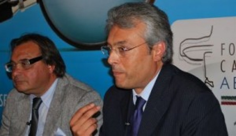 File:Croce in legno su Via Tobbianese 6.jpg - Wikimedia