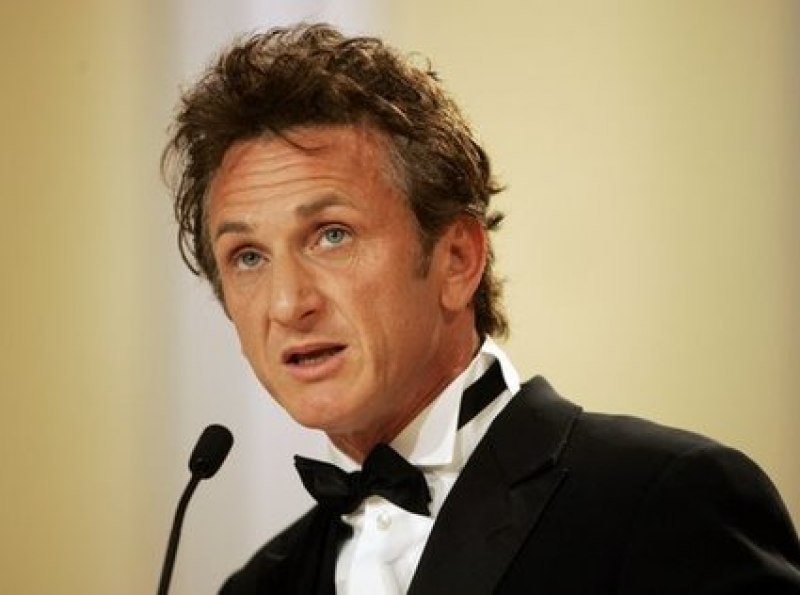 Sean Penn dal cuore d'oro paga le spese mediche di un veterano della