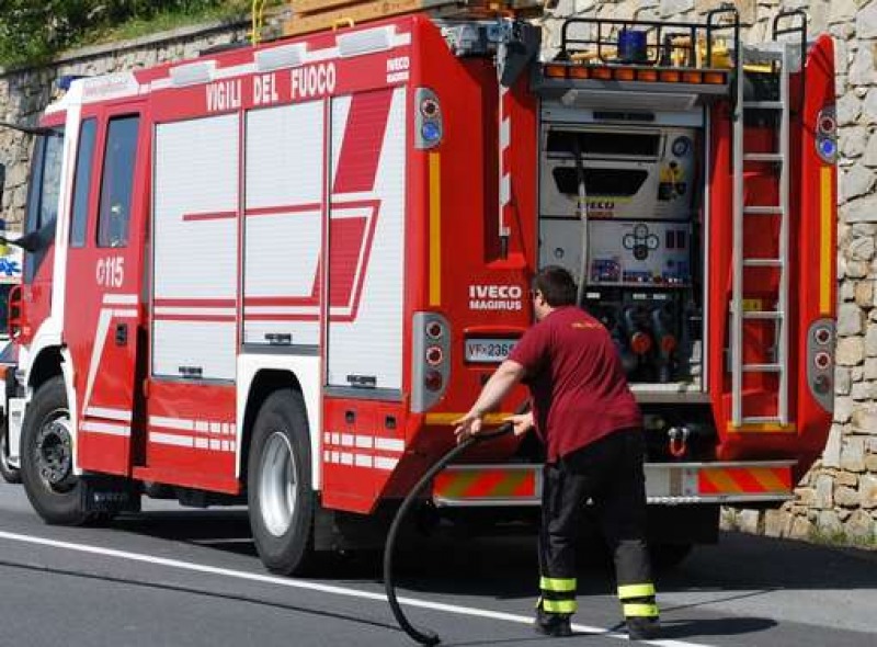 Avezzano (L'Aquila), frontale tra due auto: un morto e due feriti